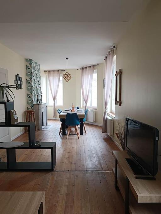 Maison Au Coeur Du Village Avec Parking Appartement *