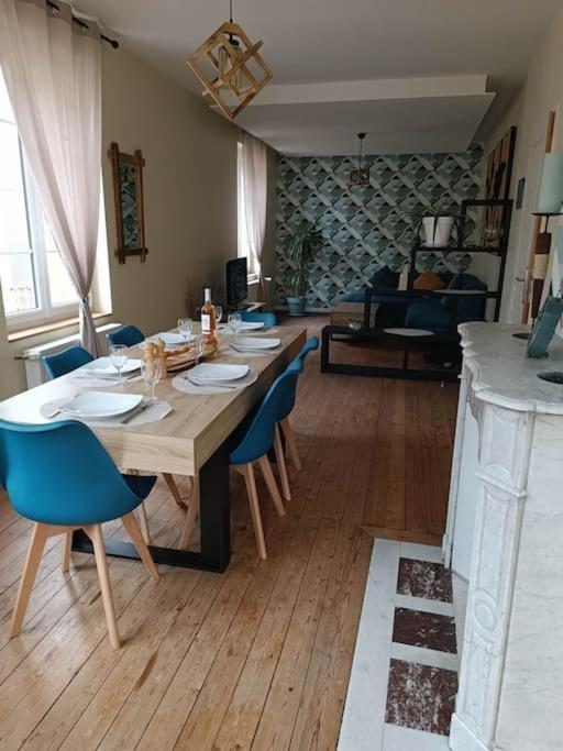 Maison Au Coeur Du Village Avec Parking Appartement *