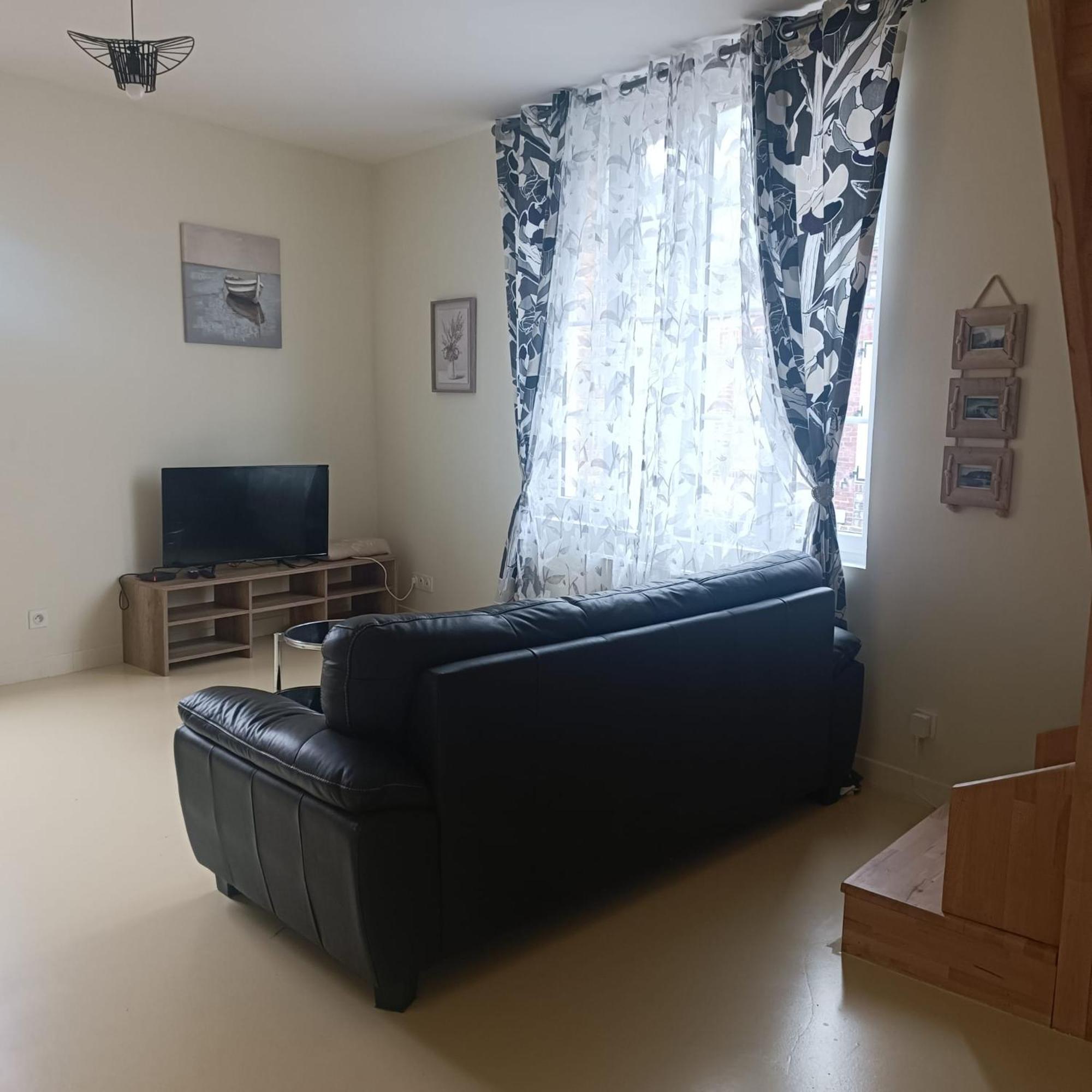 Maison Au Coeur Du Village Avec Parking Appartement